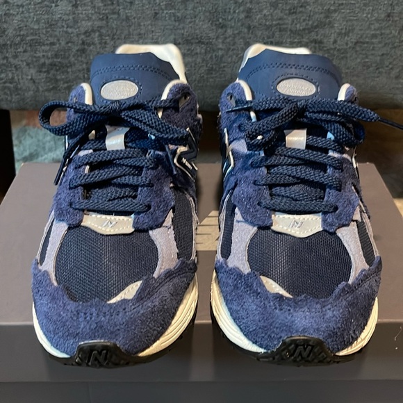 New Balance 2002R - Picture 2 of 11